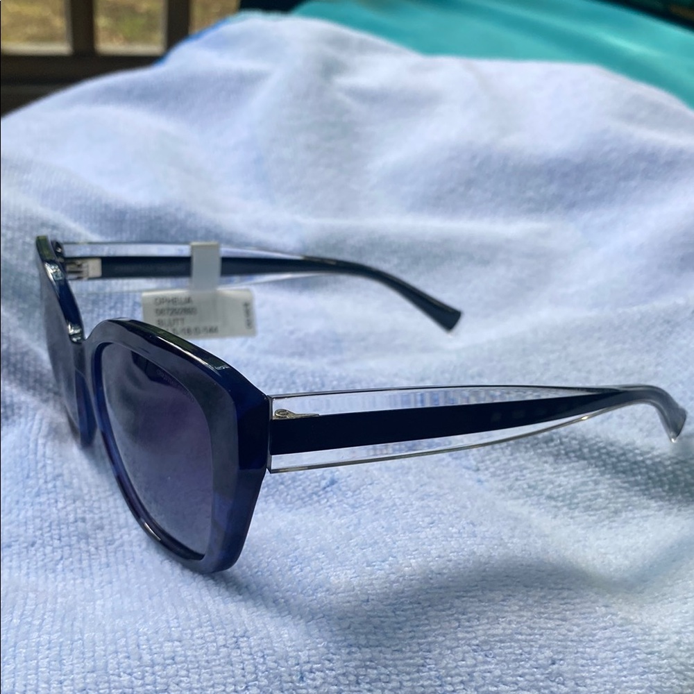 Stylish Black Sunglasses - Picture 4 of 4